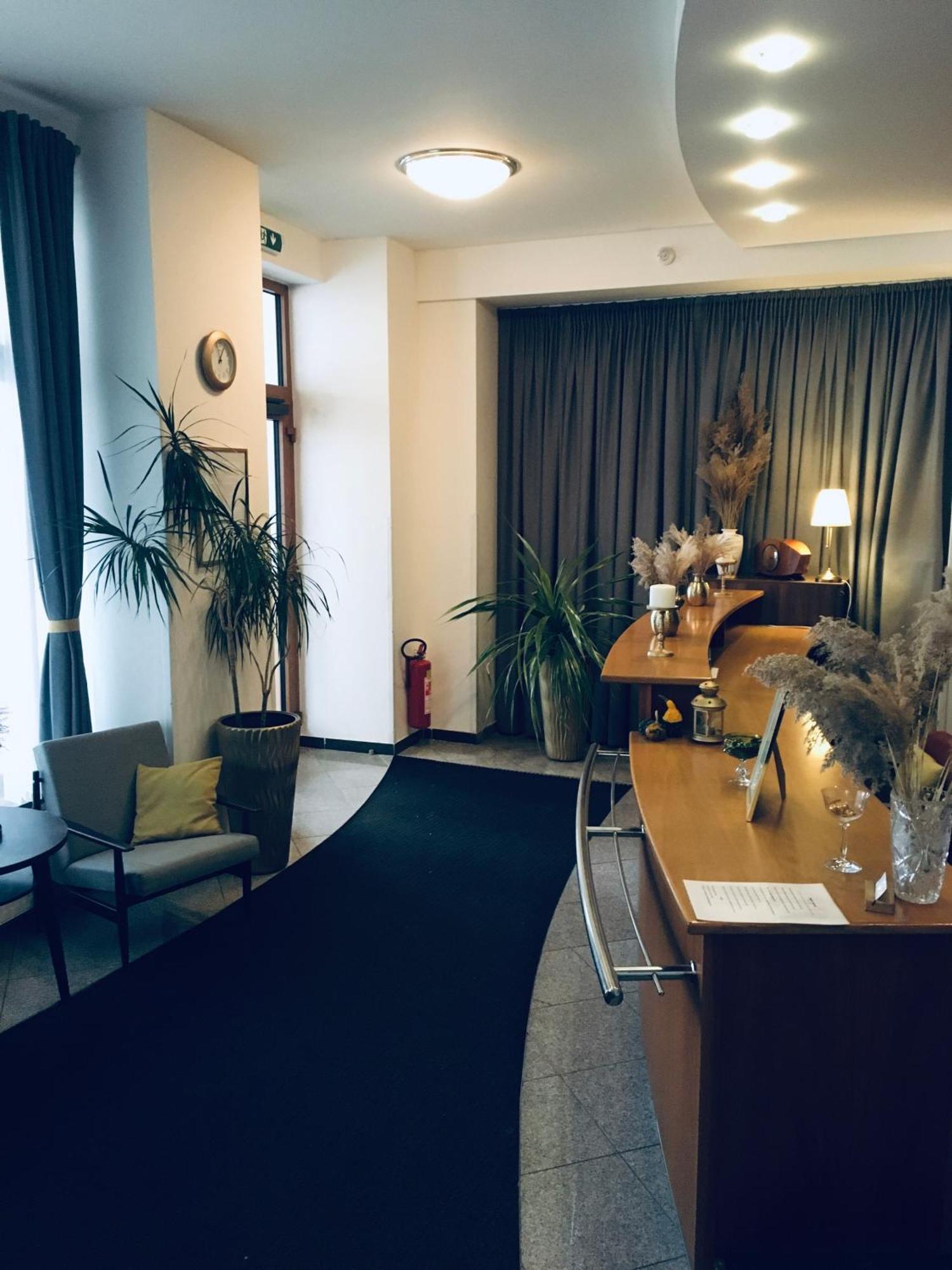 Penzion Hotelu Central Dvůr Králové nad Labem المظهر الخارجي الصورة