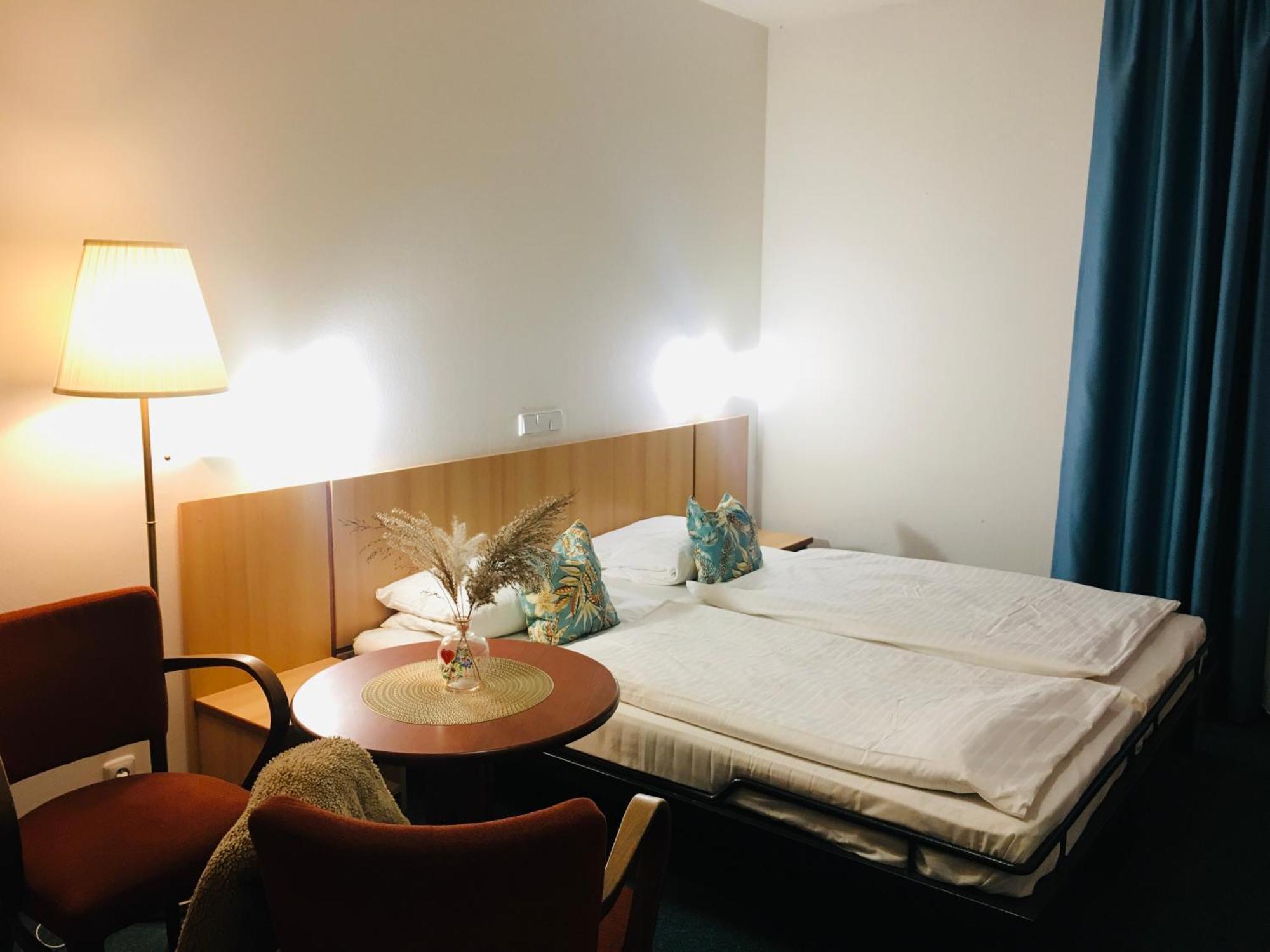 Penzion Hotelu Central Dvůr Králové nad Labem المظهر الخارجي الصورة