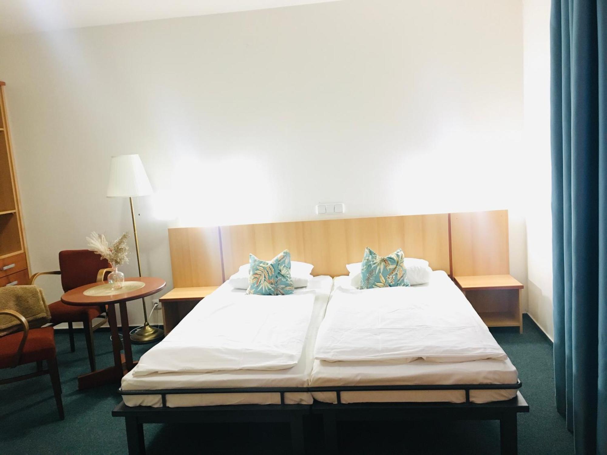 Penzion Hotelu Central Dvůr Králové nad Labem المظهر الخارجي الصورة